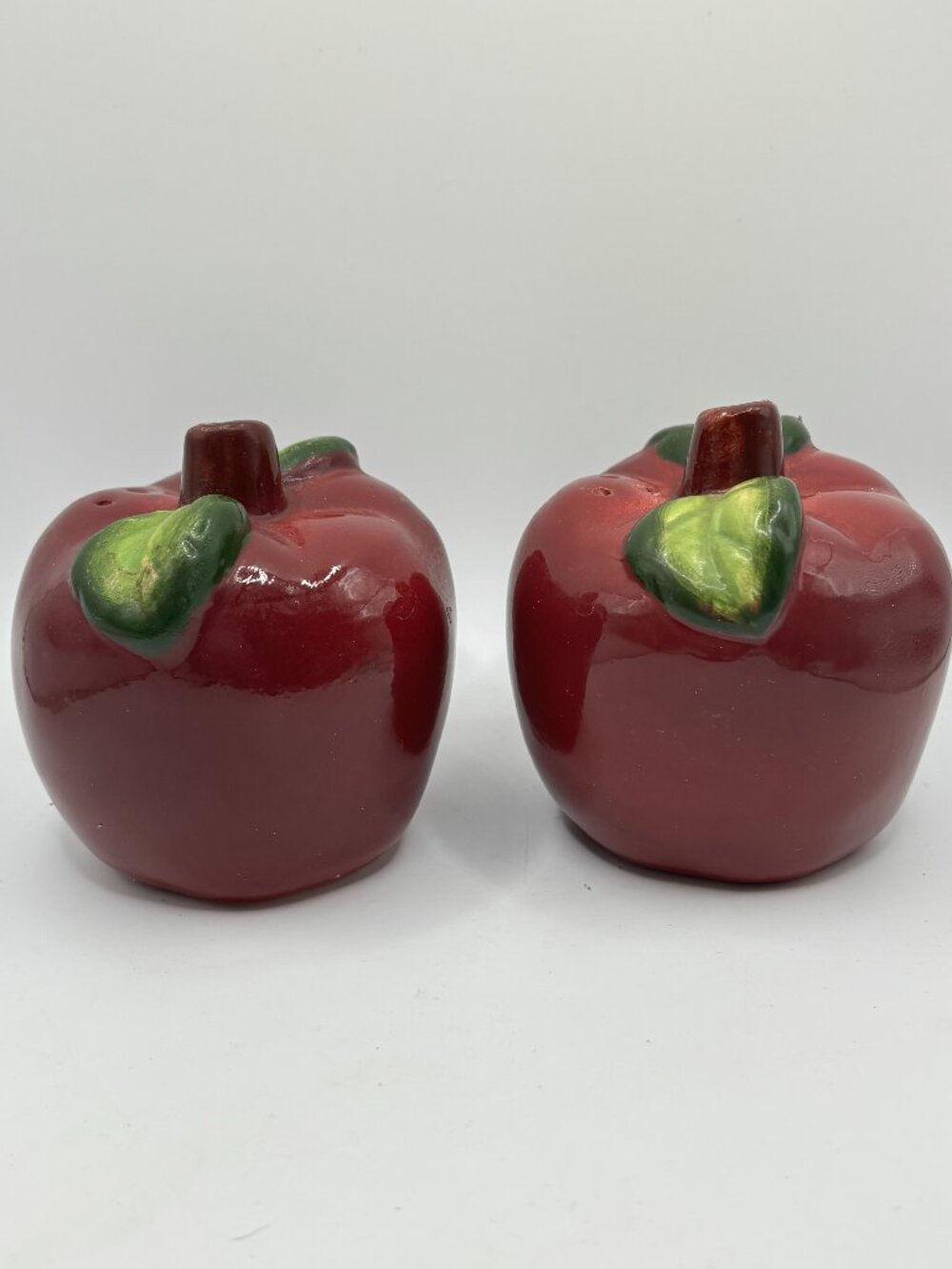 Vintage Apple Salt & Pepper Shakers Ceramic Red Fruit Kitchen Decor Set 90's 2k